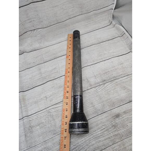 RARE Vintage 20-Inch KEL-LITE Police Baton Flashlight - FOR PARTS - Picture 2 of 14